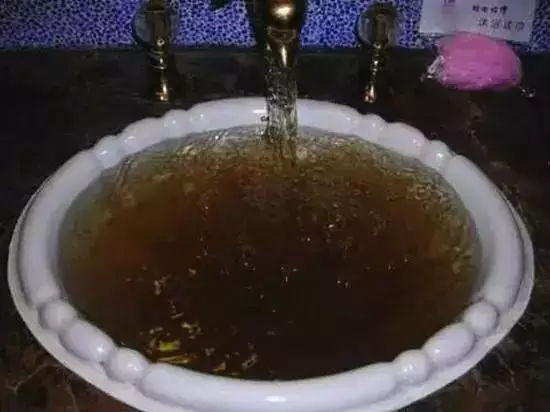 看看您家用的水管,是不锈钢水管太贵,还是家人的健康不值得投资? 看看您家用的水管,是不锈钢水管太贵,还是家人的健康不值得投资?